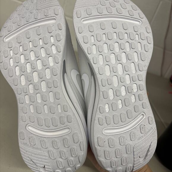 Nike Womens Sz 5 Journey Run Road Running Shoes White Silver Light Mesh Comfy - Picture 6 of 6